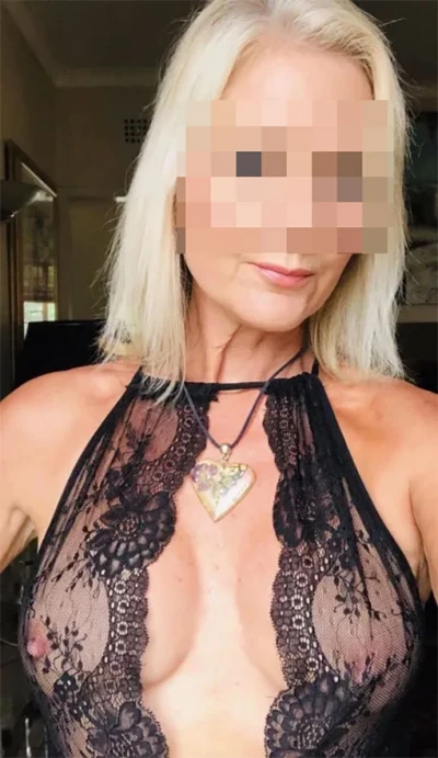 Vielle salope mariée cherche de jeunes étalons pour sexe discret à Talence